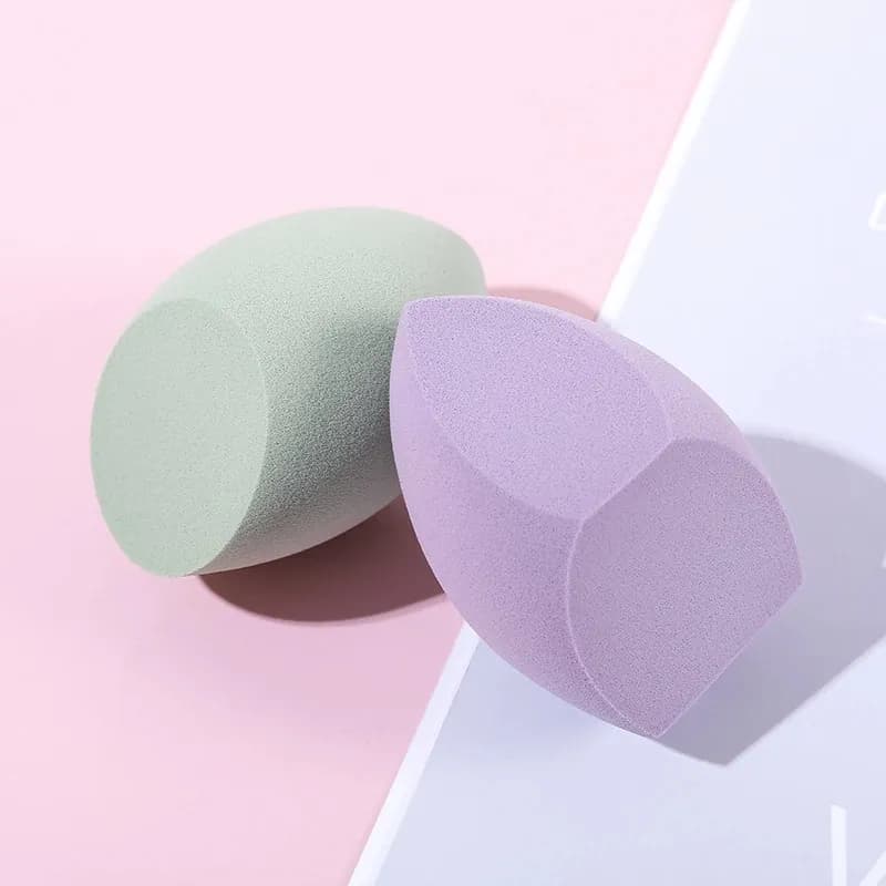 Special-shaped makeup puff